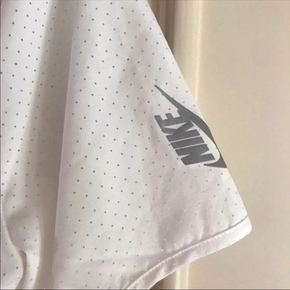 Nike top - Picture 3 of 5